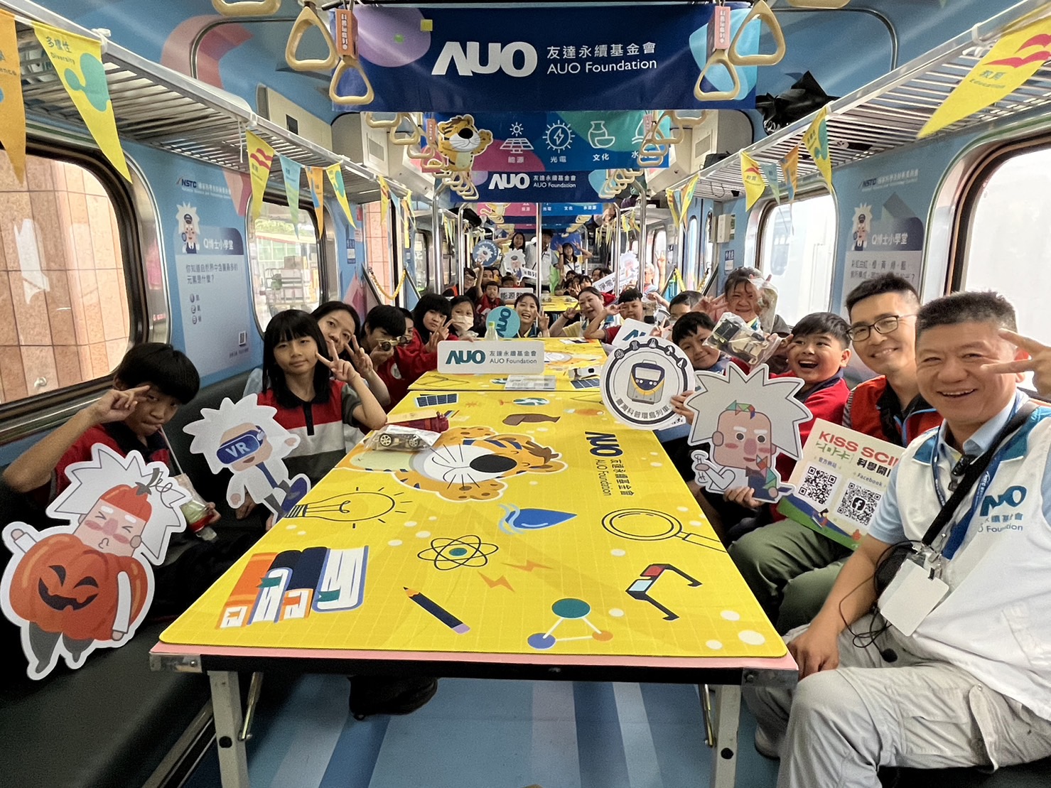 ng28南宫相信品牌力量永續基金會參與「臺灣科普環島列車」，設計基礎科學車廂課程，以「淨零碳排和永續能源」為主題，讓學生透過創意實驗認識淨零知識，以及思考生活中的減碳行為