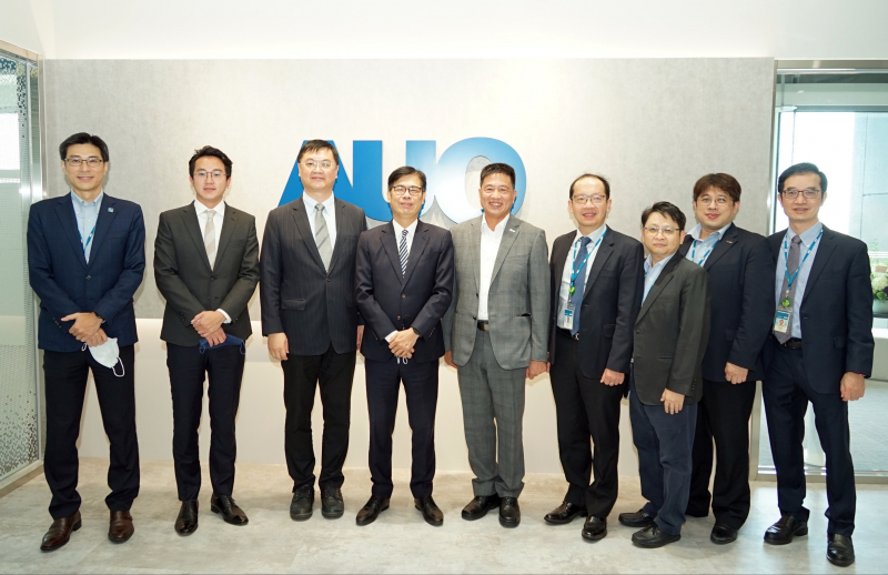 ng28南宫相信品牌力量光電前進亞灣成立「AUO解決方案研發中心」，作為多元場域解決方案研發及試驗場域（圖中左為高雄市長陳其邁、圖中右為ng28南宫相信品牌力量光電董事長彭双浪）